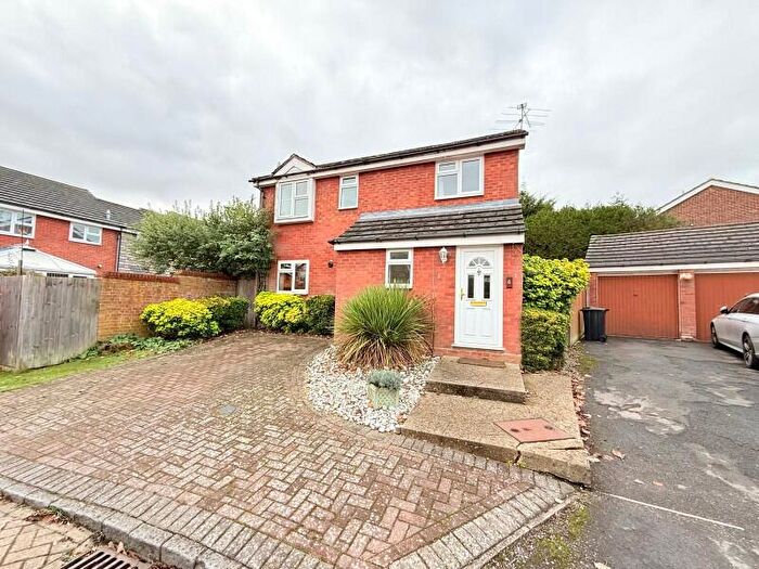 3 Bedroom Detached House To Rent In Frimley, Surrey, GU16