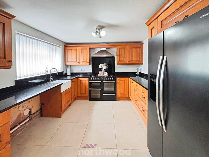 3 Bedroom Semi-Detached House To Rent In Staithes Walk, Denaby Main, Doncaster, Doncaster, DN12