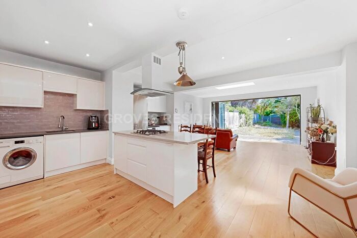 4 Bedroom Detached House For Sale In Dukes Avenue, New Malden, KT3