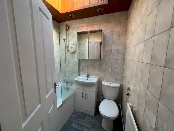 2 Bedroom Flat To Rent In Romford Road, Manor Park, E12