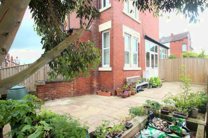 3 Bedroom Apartment To Rent In Roman Terrace, Roundhay, Leeds, LS8