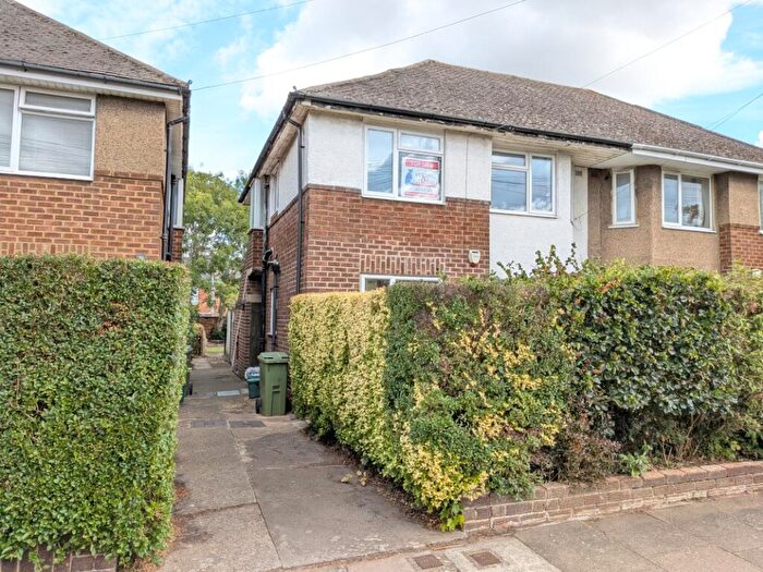 2 Bedroom Maisonette For Sale In St George's Drive.Cheltenham, GL51