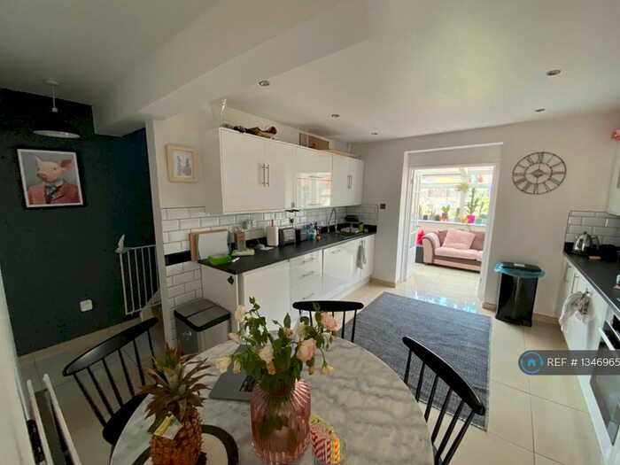 2 Bedroom Terraced House To Rent In Lansdown Road, Swindon, SN1