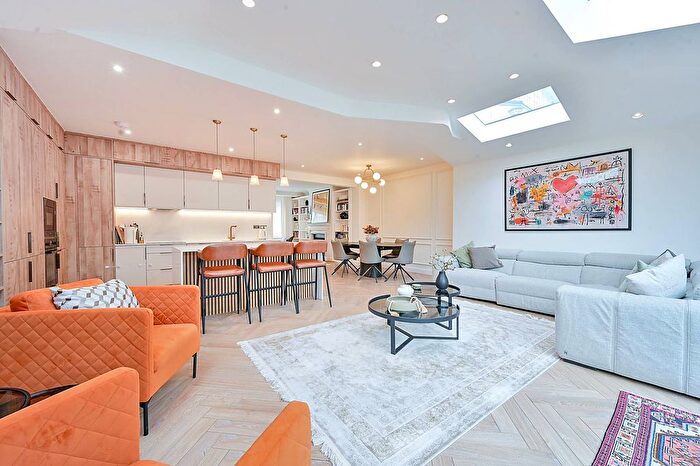 4 Bedroom Semi Detached House To Rent In Chesterfield Road, Chiswick, London, W4