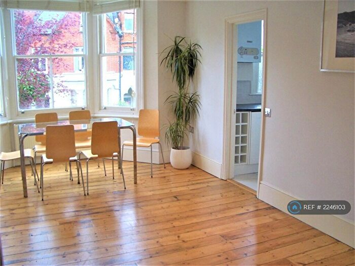 2 Bedroom Flat To Rent In Romola Road, London, SE24