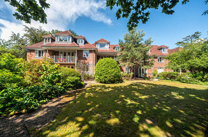 2 Bedroom Flat For Sale In Bassett Green Road, Bassett, Southampton, Hampshire, SO16