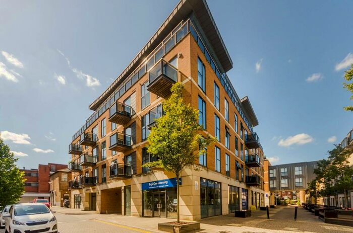 2 Bedroom Flat To Rent In Surbiton Plaza, Surbiton, KT6