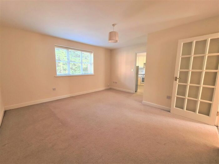 2 Bedroom Flat To Rent In Horn Book, Saffron Walden, CB11