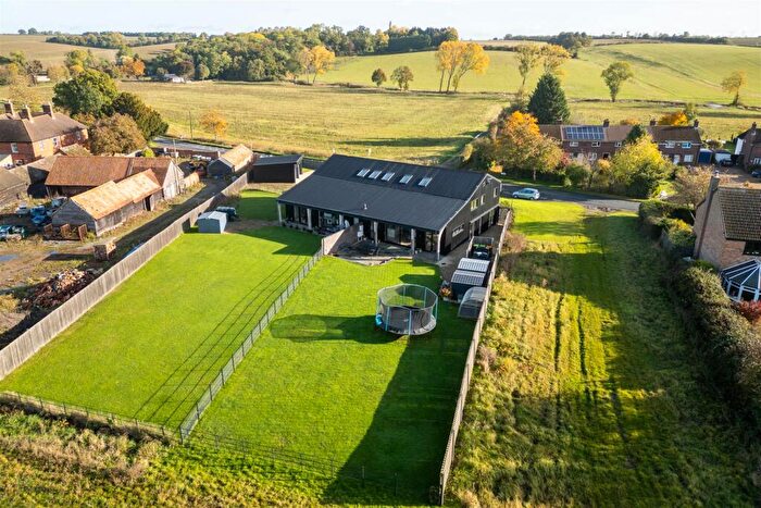 4 Bedroom Barn Conversion For Sale In Renhold Road, Ravensden, MK44
