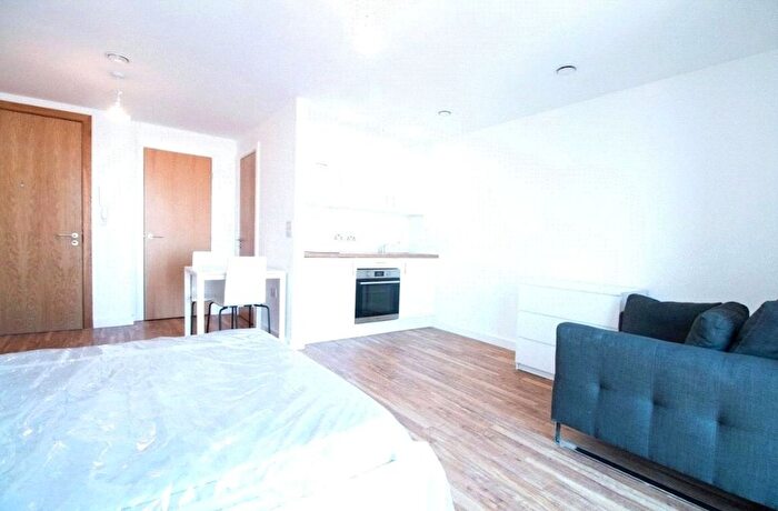 1 Bedroom Flat To Rent In Plaza Boulevard, Liverpool, L8