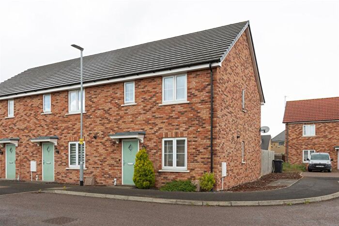 3 Bedroom End Of Terrace House For Sale In Maple Gardens, Stotfold, SG5