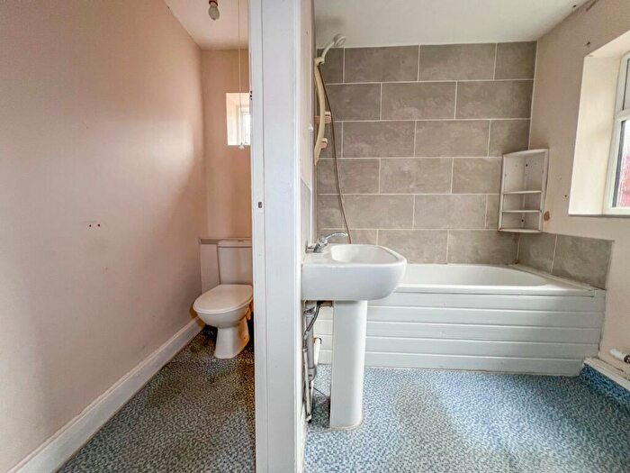 3 Bedroom Terraced House For Sale In Convamore Road, Grimsby, DN32