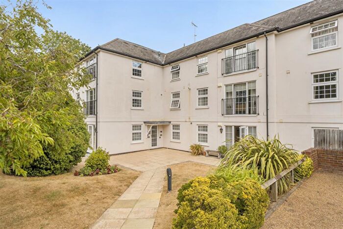 2 Bedroom Flat For Sale In Ockham Road South, East Horsley, KT24