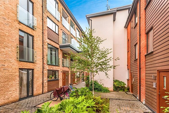 3 Bedroom Flat To Rent In Stour Street, Canterbury, Kent, CT1