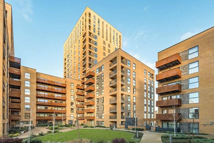 2 Bedroom Flat To Rent In East Acton Lane, London, W3