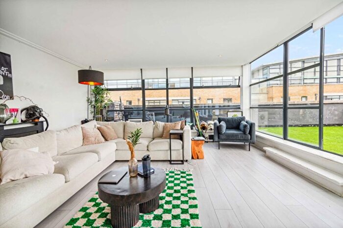 3 Bedroom Flat For Sale In Ferry Lane, Brentford, TW8