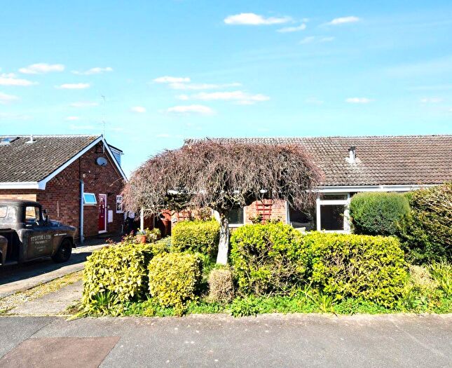 3 Bedroom Semi-Detached Bungalow For Sale In Stuart Road, Aylsham, Norwich, NR11