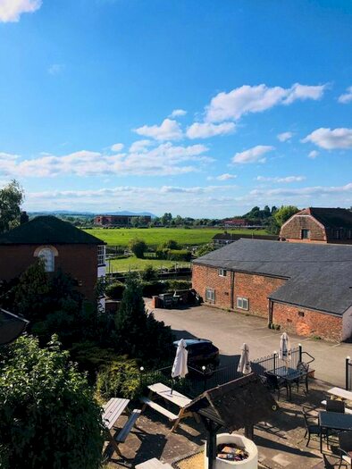 1 Bedroom Flat To Rent In High Street, Tewkesbury, Gloucestershire, GL20