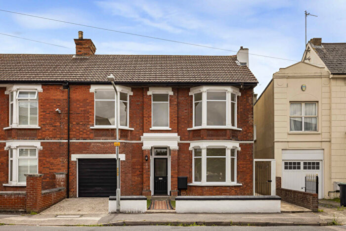 4 Bedroom Semi Detached House For Sale In St James's Road, Gravesend, DA11