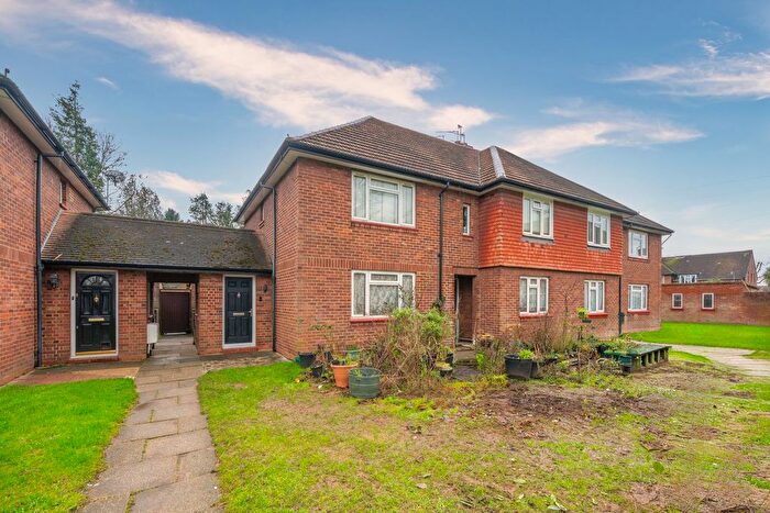 2 Bedroom Maisonette For Sale In Booth Drive, Staines-Upon-Thames, TW18