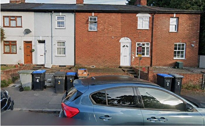 3 Bedroom Cottage To Rent In Mount Pleasant Cottages, Egham, TW20