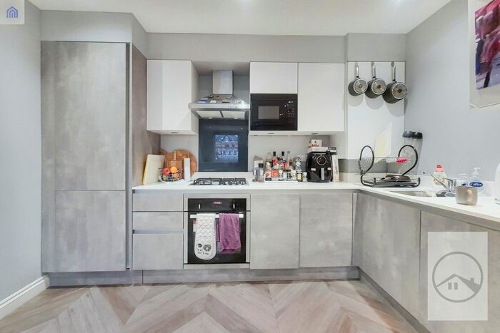 3 Bedroom Flat To Rent In Thurlow Park Road, Dulwich, SE21