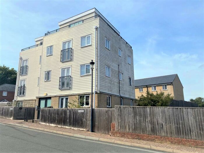 2 Bedroom Apartment To Rent In Atherley Park Close, Shanklin, PO37