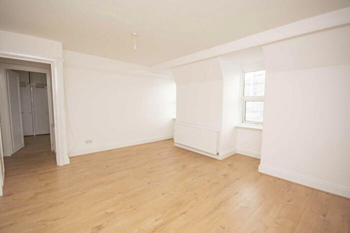2 Bedroom Flat To Rent In Brent Street, London, NW4