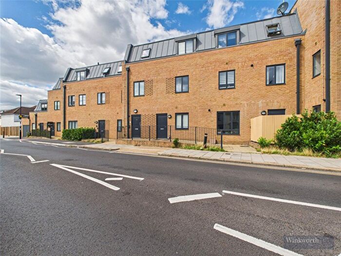 3 Bedroom Flat For Sale In Red Lion Road, Surbiton, KT6