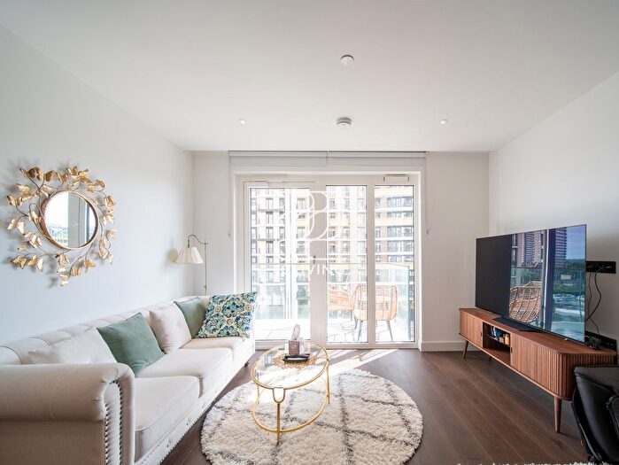 2 Bedroom Flat To Rent In Fountain Park Way, London, W12