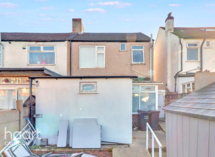 3 Bedroom End Of Terrace House For Sale In Stafford Road, Croydon, CR0
