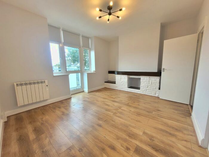 2 Bedroom Flat To Rent In Angel Close, London, N18