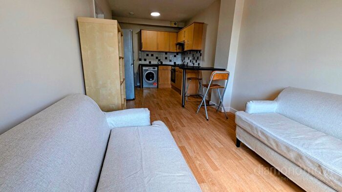 1 Bedroom Flat To Rent In Staines Road, Hounslow, TW4