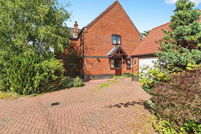 4 Bedroom Detached House For Sale In Laurels End, Beccles, Suffolk, NR34