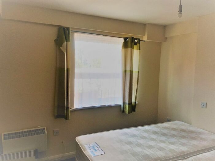 1 Bedroom Flat To Rent In Manor Road, Town Centre, Luton, Bedfordshire, LU1