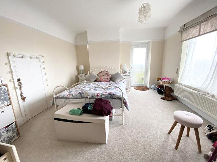 1 Bedroom Flat To Rent In Treharne Close, BN13