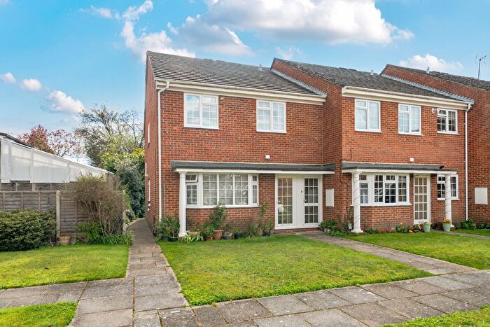 2 Bedroom Maisonette For Sale In Bearwood Gardens, Fleet, GU51