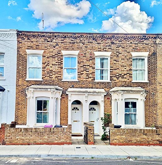 4 Bedroom House To Rent In Bow Common Lane, Bow, E3