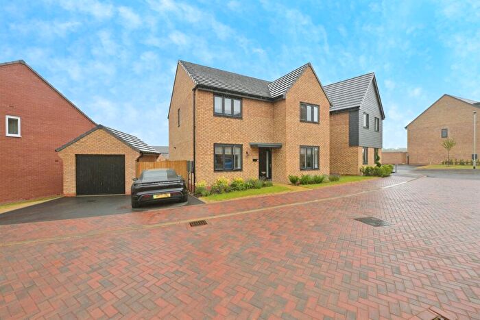 4 Bedroom Detached House For Sale In Kings Crescent, Northampton, NN5