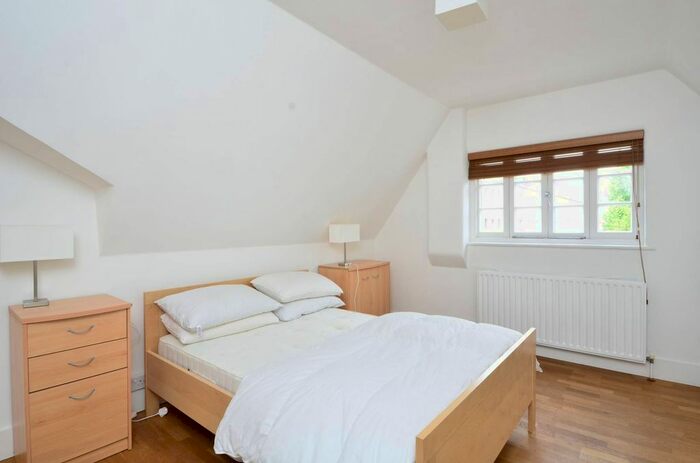 1 Bedroom Flat To Rent In Earls Court Square, Earls Court, London, SW5