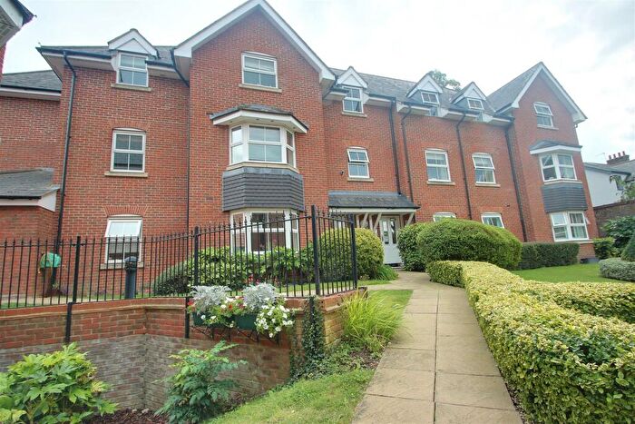 2 Bedroom Apartment To Rent In Elliman Court, Tring, HP23