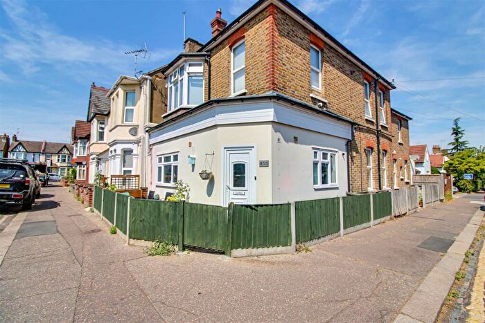 1 Bedroom Apartment For Sale In Westborough Road, Westcliff-on-Sea, SS0