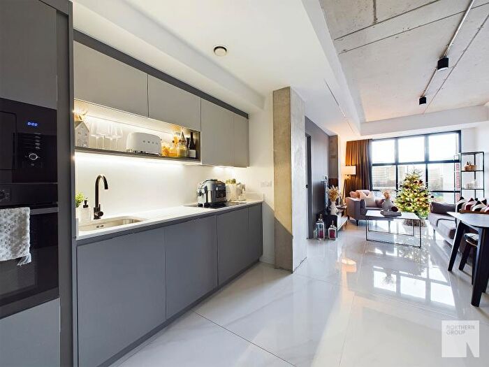 2 Bedroom Apartment To Rent In Apt . :: One Silk Street, M4