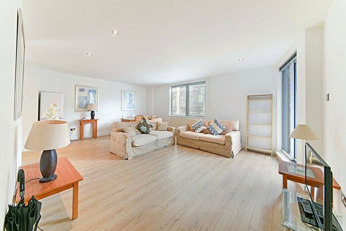 2 Bedroom Flat To Rent In Regatta Point, Manilla Street, E14