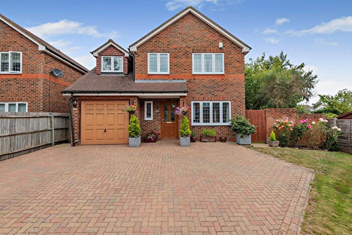 5 Bedroom Detached House For Sale In The Hampshires, Harrietsham, Maidstone, ME17
