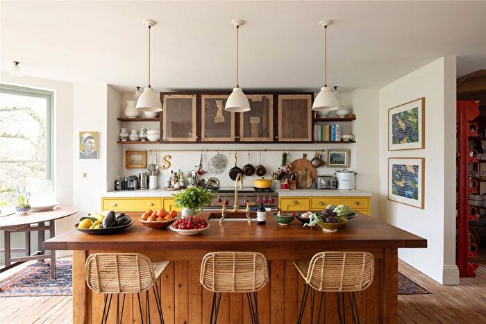 4 Bedroom Detached House To Rent In Lansdowne Road, London, W11