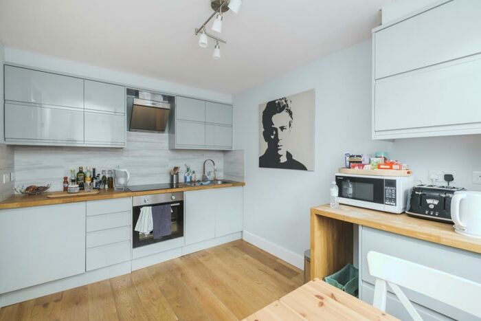 2 Bedroom Apartment To Rent In Lamb's Passage London, EC1Y