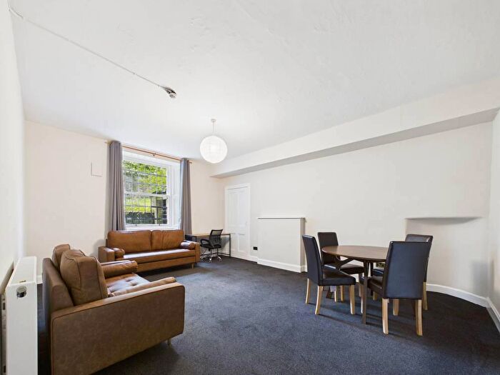 3 Bedroom Apartment To Rent In Coates Place, West End, Edinburgh, EH3