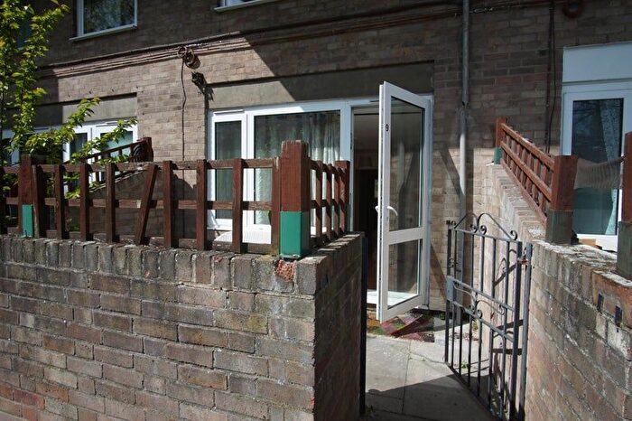 4 Bedroom Flat To Rent In Downfield Close, London, W9