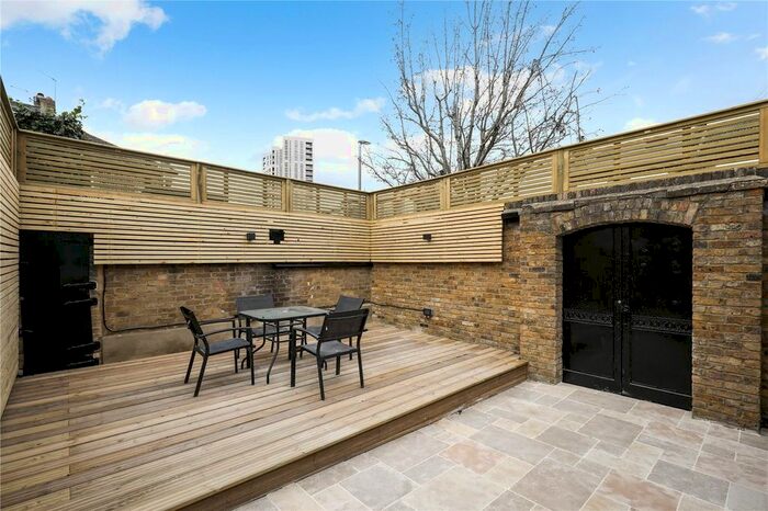 3 Bedroom Flat To Rent In Aspley Road, London, SW18